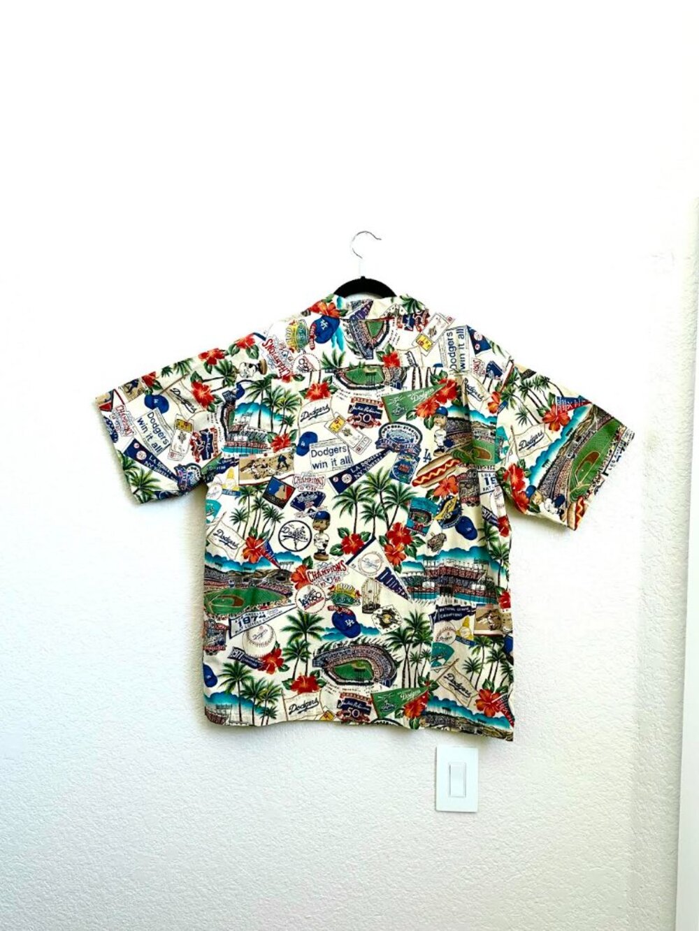 Reyn Spooner Los Angeles Dodgers Hawaiian Shirt - Picture 7 of 10